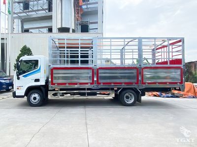 Xe tải Hyundai Mighty EX11XL 7 tấn với thùng hàng dài 6,3 mét và cabin vuông.