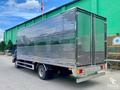 Xe tải Hyundai Mighty EX11XL 7 tấn với thùng kín dài 6,3 mét và khung XL.