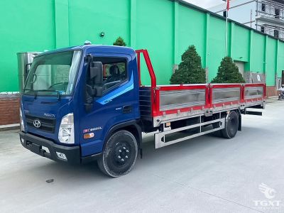 Xe tải Mighty EX900XL 5 tấn thùng lửng với khung XL cho vận chuyển hàng cồng kềnh.