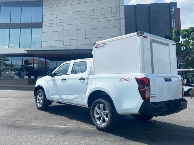 xe-ban-tai-isuzu-d-max-thung-dong-lanh-utz-1-9l-4x4-mt-3.jpg Xe bán tải Isuzu D-MAX UTZ 1.9L 4x4 với thùng đông lạnh linh hoạt.