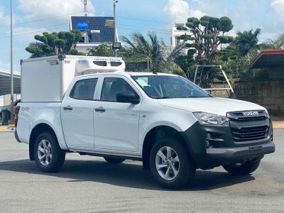 xe-ban-tai-isuzu-d-max-thung-dong-lanh-utz-1-9l-4x4-mt-1.jpg Xe bán tải Isuzu D-MAX UTZ 1.9L 4x4 có thùng lạnh có thể điều chỉnh.