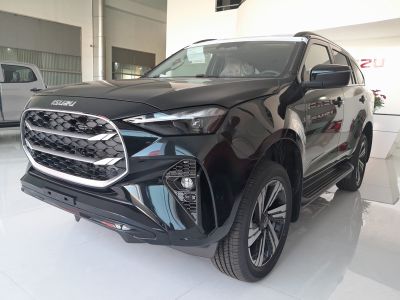 Xe SUV Isuzu Mu-X chuyên dụng cho vận chuyển tiền an ninh.