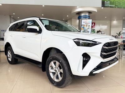 Xe SUV Isuzu Mu-X chuyên dụng cho vận chuyển tiền an ninh.