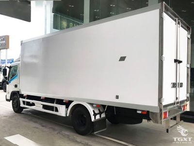 Xe tải Hyundai Mighty EX11XL 7 tấn với thùng bảo ôn dài 6.3 mét.