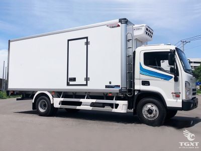 Xe tải Hyundai Mighty EX11XL 7 tấn thùng đông lạnh với khung gầm dài và hệ thống làm mát Thermoking.