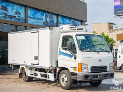 Xe tải Hyundai Mighty N550L A 2,5 tấn với thùng đông lạnh và khung gầm siêu dài