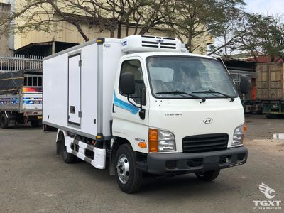 Xe tải Hyundai Mighty N550L A 2,5 tấn với thùng đông lạnh và khung gầm siêu dài