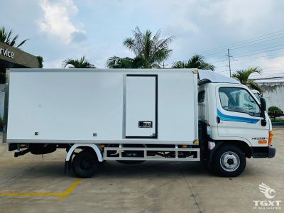Xe tải Hyundai Mighty N500L A thùng bảo ôn phục vụ vận chuyển hàng nhạy cảm nhiệt độ trong đô thị.