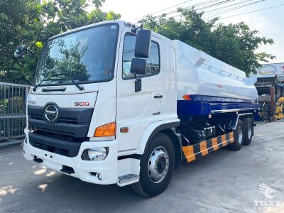 Xe bồn chở xăng dầu Hino FL8JT8A có dung tích 20 khối.