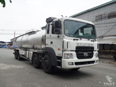 Xe bồn chở sữa Hyundai HD320 16 khối, xi-téc inox 16.200 lít và làm lạnh 2-6°C.
