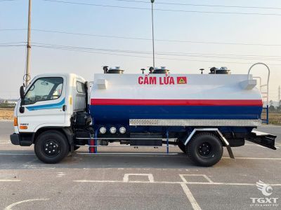 Xe bồn Hyundai Mighty W11S 8 khối, động cơ D4GA Euro 5 170 Ps, thiết kế ba ngăn chắn sóng.