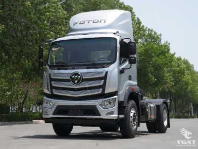 Đầu kéo FOTON MA5 Auman FV270 4x2 cầu láp với động cơ Cummins 270 mã lực.
