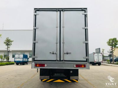 Xe tải Foton Auman C240 thùng kín 3 chân, động cơ Cummins 270 mã lực, chuẩn Euro 5.