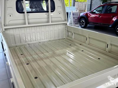 Xe tải nhẹ Foton WONDER-2.5T 1T2 thùng lửng với cabin kiểu xe con.