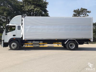 Xe tải Foton Auman C160 thùng kín 7.5 mét, động cơ Cummins và tải trọng 8 tấn.