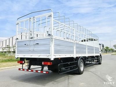 Xe tải Foton Auman C160 với thùng bạt 7M5, cabin rộng theo chuẩn châu Âu, động cơ Cummins.