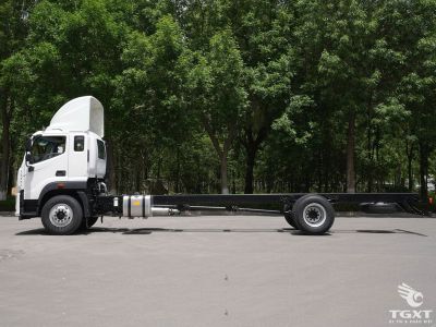 Xe tải Foton Auman C160M với thùng bạt 8M8 và thiết kế theo chuẩn Châu Âu.