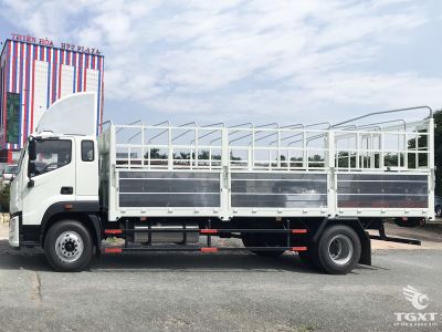 Xe tải Foton Auman C160 thùng bạt 7M5, động cơ Cummins và cabin rộng.