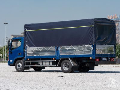 xe-tai-foton-aumark-s70-7t2-thung-bat-5m2-3.jpg Xe tải Foton AUMARK S70 7T2 với thùng bạt 5,2 mét và cabin tiện nghi.