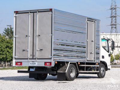 Xe tải Foton AUMARK S35 3.5T th&ugrave;ng k&iacute;n c&oacute; cabin hiện đại v&agrave; hệ thống an to&agrave;n.