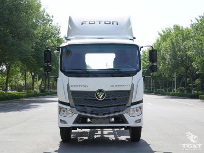 Xe tải Auman C160L YC6JA220-50 với th&ugrave;ng mui bạt d&agrave;i gần 10m v&agrave; cabin hiện đại.