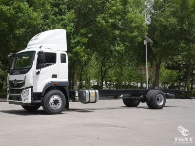 Xe tải Auman C160L YC6JA220 với thùng lửng dài 9,9m cho hàng kích thước lớn.