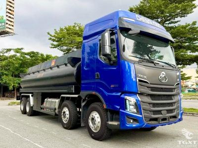 Xe bồn chở xăng dầu Chenglong H7 26 khối, 5 ngăn độc lập, động cơ Yuchai 350 mã lực và ABS trên nền 4 chân.