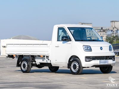 Xe tải Foton WONDER 990kg thùng lửng với cabin kiểu xe con.