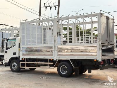 Xe tải Foton Aumark S70 7T5 thùng bạt 5,2m với cabin tiện nghi và hệ thống an toàn.