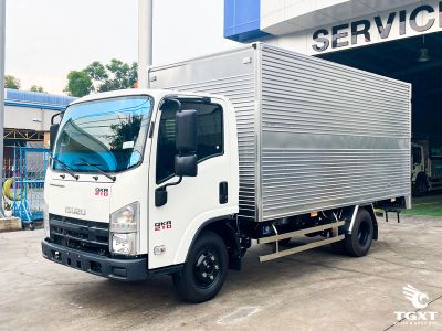 Xe tải Isuzu QKR QMR77HE5A 2.3 Tấn với động cơ mạnh mẽ và khả năng chịu tải cao, phù hợp cho doanh nghiệp vận tải.