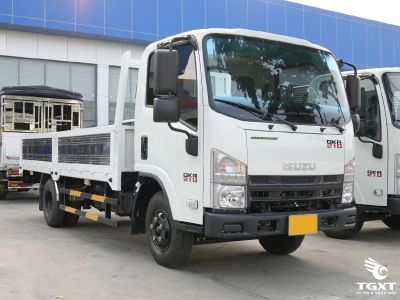 Xe tải Isuzu QKR QMR77HE5A 2.3 tấn, phù hợp vận chuyển hàng hóa, bền bỉ, tiết kiệm nhiên liệu, tiêu chuẩn Euro 5, công suất 120Ps.