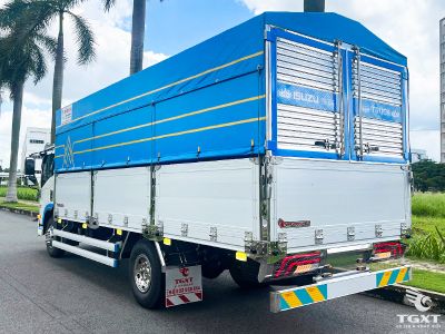 Xe tải Isuzu NQR75LE5 5.5 tấn, động cơ di chuyển mạnh mẽ, phù hợp vận chuyển đô thị và đường trường.