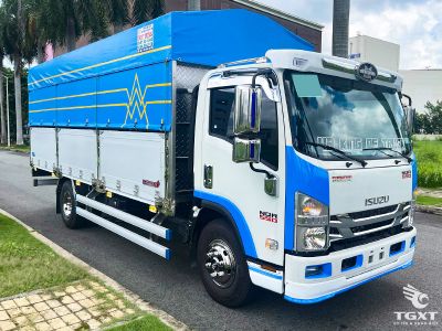 Xe tải Isuzu NQR75LE5 5.5 tấn, thùng bạt, động cơ Euro 5, vận chuyển linh hoạt.