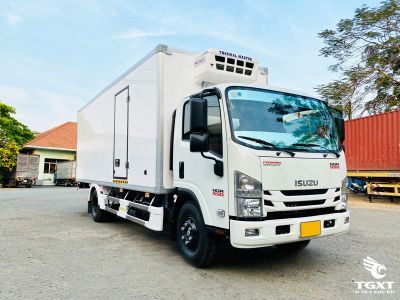 Xe tải Isuzu NQR75LE5 thùng đông lạnh, tải trọng 5 tấn, hiệu quả kinh tế cao, tiết kiệm nhiên liệu, phù hợp vận chuyển hàng hóa lạnh.