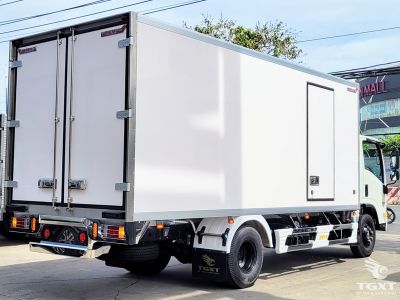 Xe Tải Isuzu NQR NQR75ME5 5 Tấn Thùng Bảo Ôn mạnh mẽ, tiết kiệm nhiên liệu cho vận chuyển logistics. Phù hợp mọi nhu cầu.