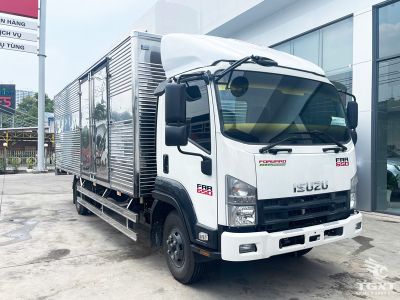 Xe tải Isuzu FRR90LE5 6.5 tấn với thiết kế chắc chắn, động cơ mạnh mẽ, phù hợp vận chuyển hàng hóa nội thành và liên tỉnh.