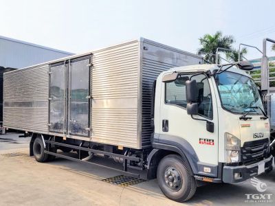 Xe tải Isuzu FRR90NE5 6.2 Tấn, phù hợp vận chuyển nội thành và liên tỉnh.
