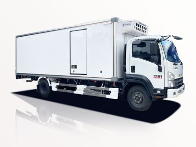 Xe Tải Isuzu FRR FRR90QE5 5.5 Tấn Thùng Đông Lạnh 