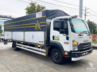 xe-tai-isuzu-frr90qe5-thung-mui-bat-2.jpg Xe tải Isuzu FRR90QE5 6.2 tấn với thùng dài 7.4m, động cơ Euro 5, tiết kiệm nhiên liệu, phù hợp vận chuyển đa dạng hàng hóa, an toàn.