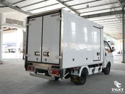 Xe tải Hyundai Porter H150 đông lạnh, thương hiệu Nhật Bản, sức chứa 1.2 tấn, phù hợp vận chuyển hàng hóa lạnh trong đô thị.