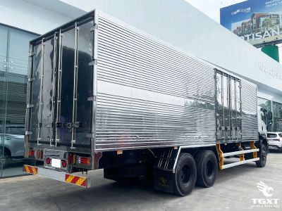 Xe tải Isuzu FVM60WE5 14.5 tấn mạnh mẽ, bền bỉ, phù hợp vận chuyển hàng hóa nặng.