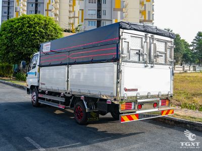 Xe tải Hyundai New Mighty N250 2.4 tấn, thùng bật, thiết kế hiện đại, động cơ mạnh mẽ, phù hợp vận chuyển trong đô thị.