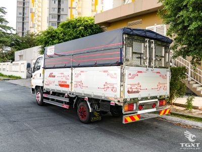 xe-tai-hyundai-new-mighty-n250sl-euro-5-2t5-thung-bat-3.jpg Xe tải Hyundai New Mighty N250SL 2.5 tấn với thùng bạt rộng, tiêu chuẩn Euro 5, lý tưởng cho vận chuyển hàng hóa trong thành phố.