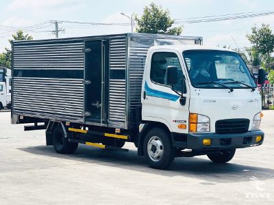xe-tai-hyundai-new-mighty-n250sl-euro-5-2t5-thung-kin-1.jpg Xe tải Hyundai New Mighty N250SL 2.5 tấn, thùng kín dài 4.3 mét, tiêu chuẩn Euro 5, phù hợp vận chuyển hàng hóa an toàn trong đô thị.