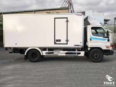 Xe tải Hyundai Mighty W11S 7 tấn thùng bao nóng Euro 5, bền bỉ, tiết kiệm nhiên liệu phù hợp vận chuyển hàng hóa đa dạng.