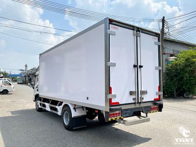 Xe tải Hyundai Mighty W11XL 7 tấn, thùng bảo ôn Euro 5, phù hợp vận chuyển lạnh, hiệu quả cao, tiết kiệm chi phí, giá tốt 739 triệu VNĐ.