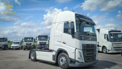 thi-truong-2-1.jpg Xe tải trong thị trường vận chuyển Việt Nam, thể hiện công nghệ và dịch vụ hỗ trợ hiện đại.