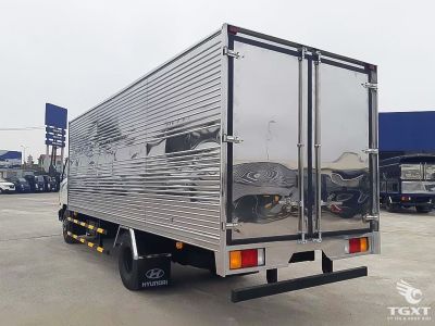 Xe tải Hyundai Mighty W11XL 7 tấn, thùng kín dài, động cơ Euro 5, hiệu quả kinh tế cao, lý tưởng vận chuyển hàng cồng kềnh.