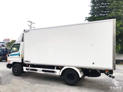 Xe tải Hyundai Mighty W750 3.5 tấn thùng bảo ôn, động cơ Euro 5, phù hợp vận chuyển thực phẩm đông lạnh.