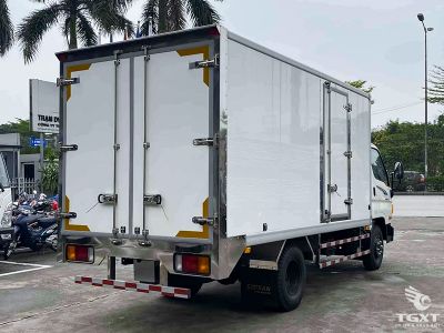 Xe tải Hyundai Mighty W750 đông lạnh, vận chuyển thực phẩm và dược phẩm, động cơ Euro 5 tiết kiệm nhiên liệu, độ bền cao.